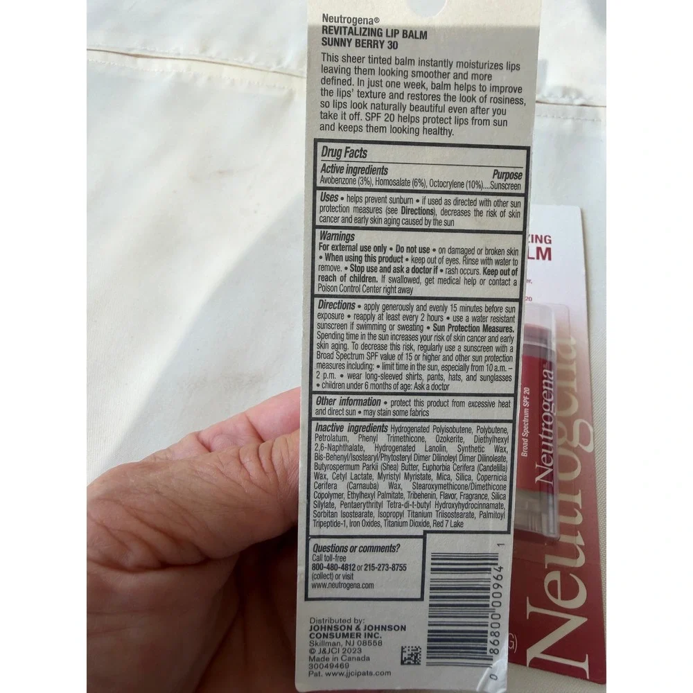 2 Pack Neutrogena Revitalizing Lip Balm Sunny Berry 30 SPF 20 Sheer Tint 0.15oz